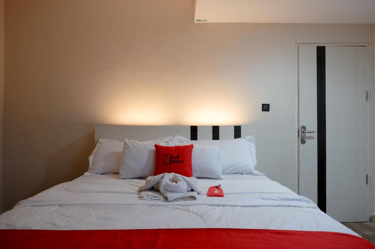 Hotel Reddoorz Syariah At Jalan Jenderal Sudirman Palopo Exterior foto