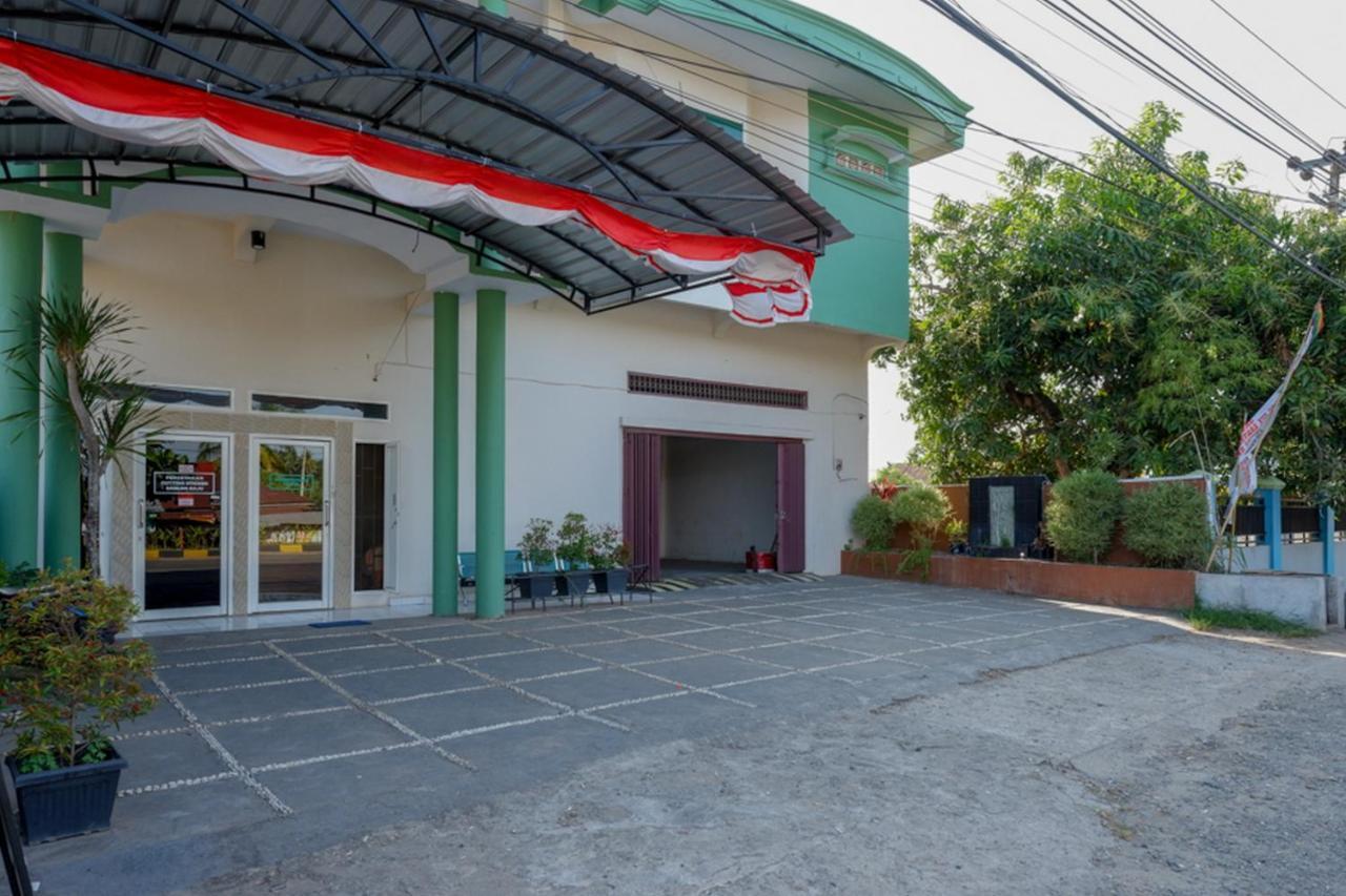 Hotel Reddoorz Syariah At Jalan Jenderal Sudirman Palopo Exterior foto