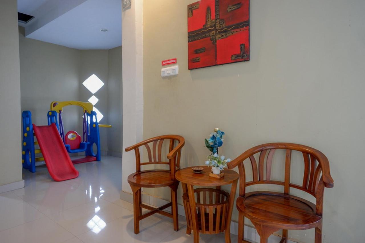 Hotel Reddoorz Syariah At Jalan Jenderal Sudirman Palopo Exterior foto