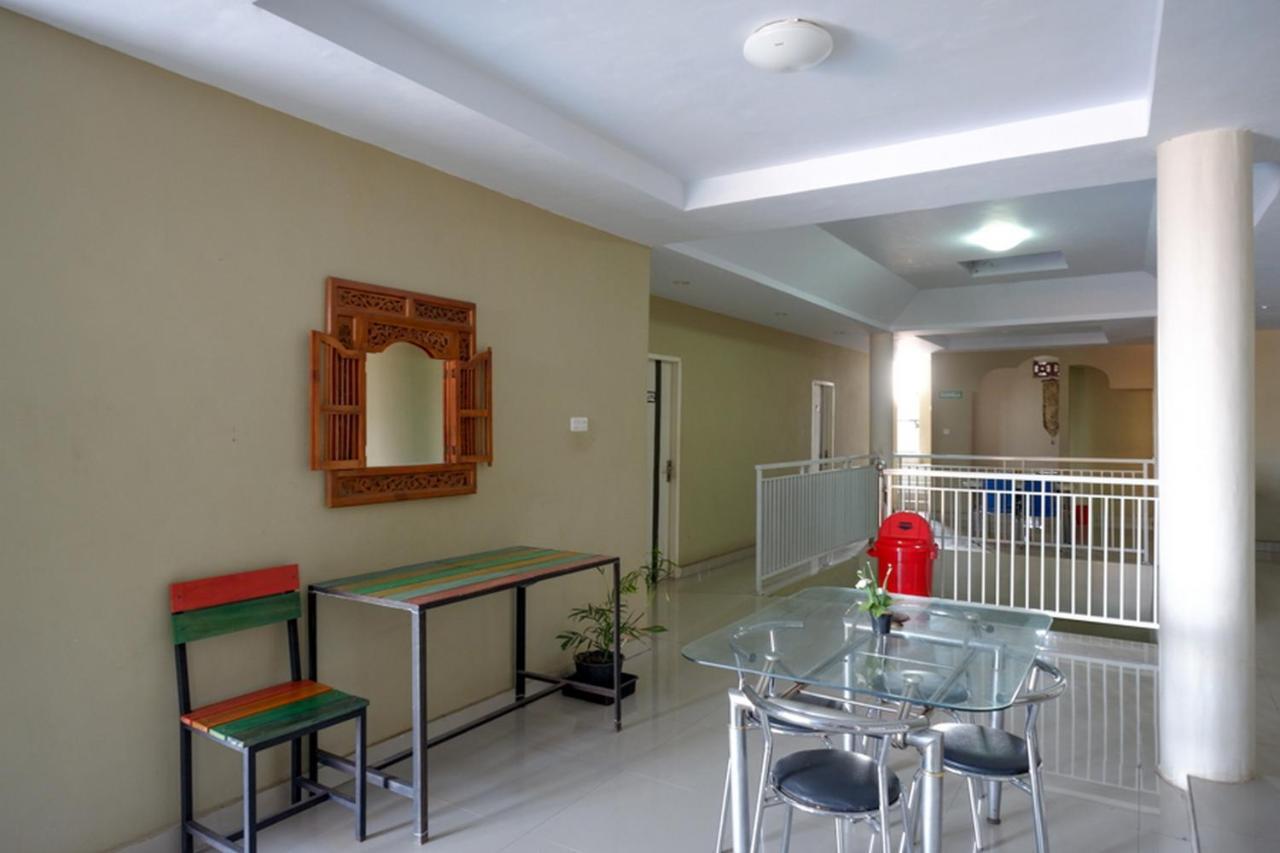 Hotel Reddoorz Syariah At Jalan Jenderal Sudirman Palopo Exterior foto