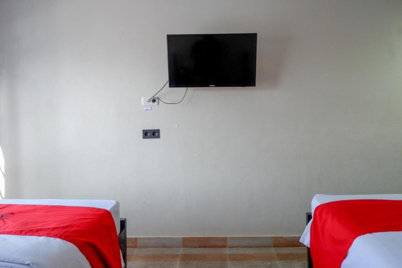 Hotel Reddoorz Syariah At Jalan Jenderal Sudirman Palopo Exterior foto