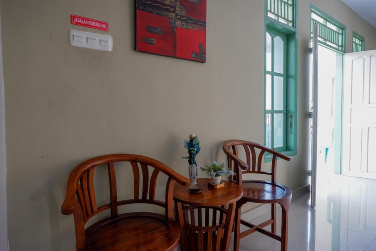 Hotel Reddoorz Syariah At Jalan Jenderal Sudirman Palopo Exterior foto